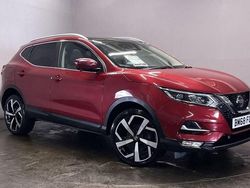 Red Used 2018 Nissan Qashqai Tekna SUV | £11,299 (A bit pricey)