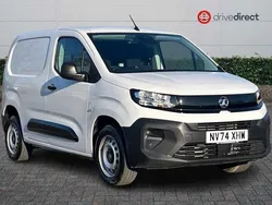 Solid kaolin white New 2025 Vauxhall Combo S MPV | £16,850 (Fair price)