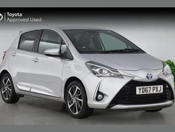 Silver Used 2017 Toyota Yaris Hybrid Hatchback | £12,294 (Fair price)