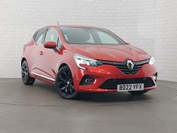 Red Used 2022 Renault Clio V SE Hatchback | £13,498 (Fair price)