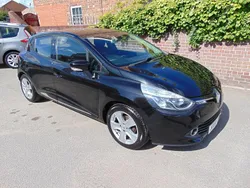Black Used 2016 Renault Clio IV Dynamique Hatchback | £5,990 (Fair price)