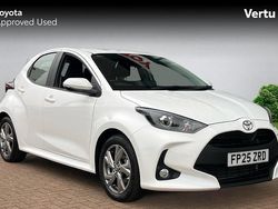 White New 2025 Toyota Yaris Hybrid Hatchback | £20,571 (Fair price)