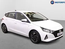 White Used 2022 Hyundai i20 SE Hatchback | £14,099 (Fair price)
