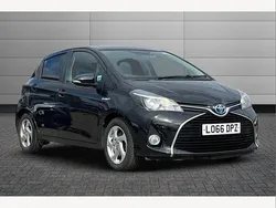 Black Used 2016 Toyota Yaris Hybrid Hatchback | £12,195 (Fair price)