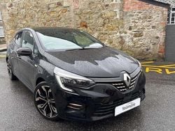 Black Used 2022 Renault Clio V SE Hatchback | £13,500 (Fair price)