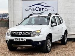 White Used 2016 Dacia Duster Lauréate SUV | £7,995 (Fair price)