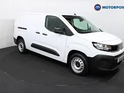 White New 2025 Vauxhall Combo MPV | £17,999 (Fair price)