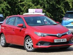 Red Used 2016 Toyota Auris Hatchback | £9,980 (Fair price)