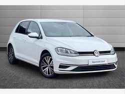 Pure white Used 2017 VW Golf VII SE Hatchback | £12,395 (Fair price)