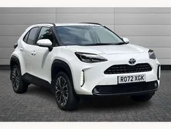 Pure white Used 2023 Toyota Yaris Cross SUV | £23,495 (Good price)