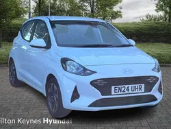 White Used 2024 Hyundai i10 Advanced Hatchback | £14,426 (Fair price)