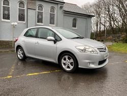 Silver Used 2010 Toyota Auris Hatchback | £2,995 (Fair price)
