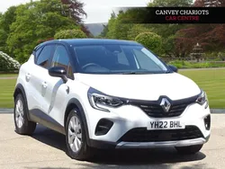 White/black Used 2022 Renault Captur Iconic SUV | £13,000 (Fair price)