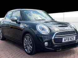 Black Used 2018 Mini Cooper S Seven Hatchback | £10,657 (Good price)