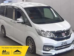 White Used 2015 Honda Stepwgn MPV | £17,999