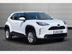 Pure white Used 2023 Toyota Yaris Cross SUV | £20,650 (Good price)