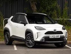 White Used 2022 Toyota Yaris Hybrid Estate | £20,998 (Fair price)