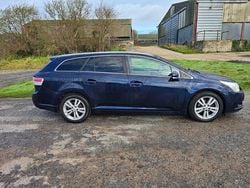 Blue Used 2009 Toyota Avensis T4 Estate | £2,295 (A bit pricey)