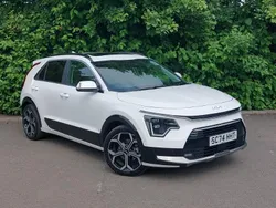 White New 2025 Kia Niro 4 SUV | £29,498 (Good price)