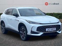 Solid white pearl New 2025 MG HS Trophy SUV | £25,404 (Fair price)