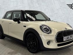 White Used 2019 Mini Cooper Classic Hatchback | £13,899 (Fair price)
