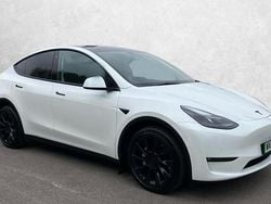 White Used 2022 Tesla Model Y Long Range AWD SUV | £23,000 (Fair price)