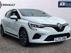 White Used 2022 Renault Clio V Iconic Hatchback | £13,299 (Fair price)