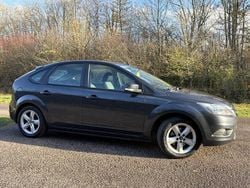 Grey Used 2010 Ford Focus Zetec Hatchback | £1,395 (Good price)