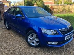 Blue Used 2015 Skoda Octavia SE Hatchback | £5,950 (Good price)