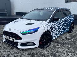 Blue/white Used 2016 Ford Focus ST Hatchback | £9,595 (Good price)