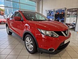 Red Used 2016 Nissan Qashqai N-Connecta SUV | £6,689 (Good price)