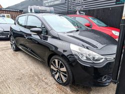 Black Used 2016 Renault Clio IV Dynamique Hatchback | £4,995 (Fair price)