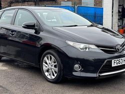 Black Used 2013 Toyota Auris Hatchback | £4,595 (Fair price)