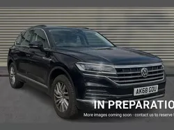 Deep black pearl Used 2018 VW Touareg SEL SUV | £21,856 (Good price)