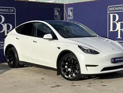 White Used 2022 Tesla Model Y Long Range AWD SUV | £25,499 (Fair price)