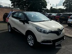 Cream/black Used 2015 Renault Captur Dynamique SUV | £6,450 (Fair price)