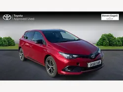 Red/black Used 2018 Toyota Auris Hybrid Design Hatchback | £13,776 (Fair price)