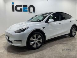 White Used 2022 Tesla Model Y Long Range AWD SUV | £23,750 (A bit pricey)