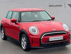 Chili red Used 2021 Mini Cooper Classic Hatchback | £16,495 (Fair price)
