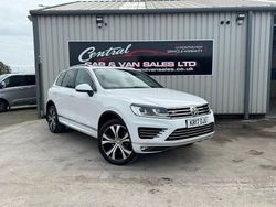 White Used 2017 VW Touareg R-line SUV | £17,995 (Super price)