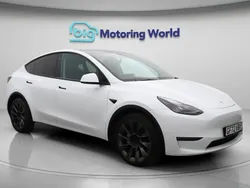White Used 2022 Tesla Model Y Long Range SUV | £22,500 (Good price)