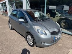 Silver Used 2007 Toyota Yaris Hatchback | £2,495 (Good price)