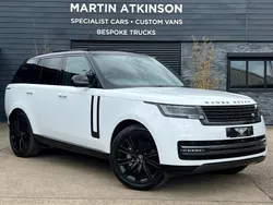 Fuji white Used 2022 Land Rover Range Rover SE SUV | £74,990 (Fair price)
