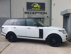 White Used 2016 Land Rover Range Rover Vogue SE SUV | £17,995 (Fair price)