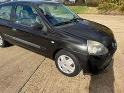Black Used 2005 Renault Clio II R.S. Hatchback | £750 (A bit pricey)