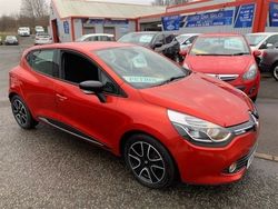 Red Used 2015 Renault Clio IV Dynamique Hatchback | £6,295 (Fair price)