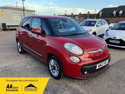 Red Used 2013 Fiat 500L Lounge MPV | £2,695 (Fair price)