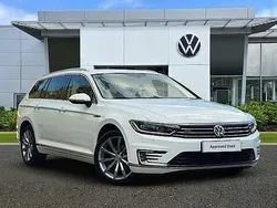 Pure white Used 2018 VW Passat GTE Estate | £15,791 (Fair price)
