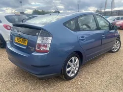 Blue Used 2005 Toyota Prius T4 Hatchback | £3,499 (Fair price)