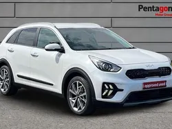 White Used 2022 Kia Niro 3 SUV | £19,395 (Good price)